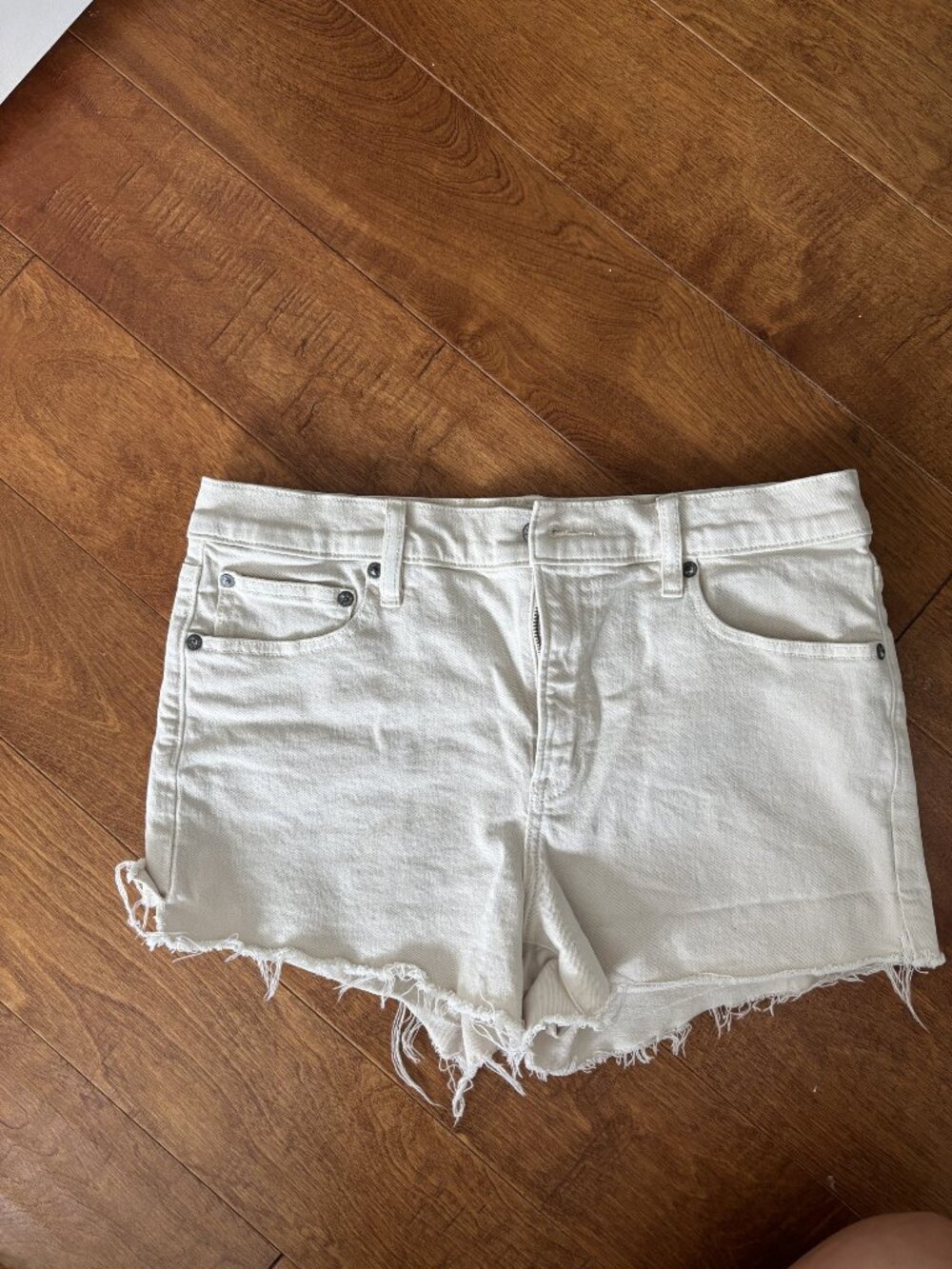 American Eagle White Super High-Rise Relaxed Denim Cutoff Shorts, Size 6